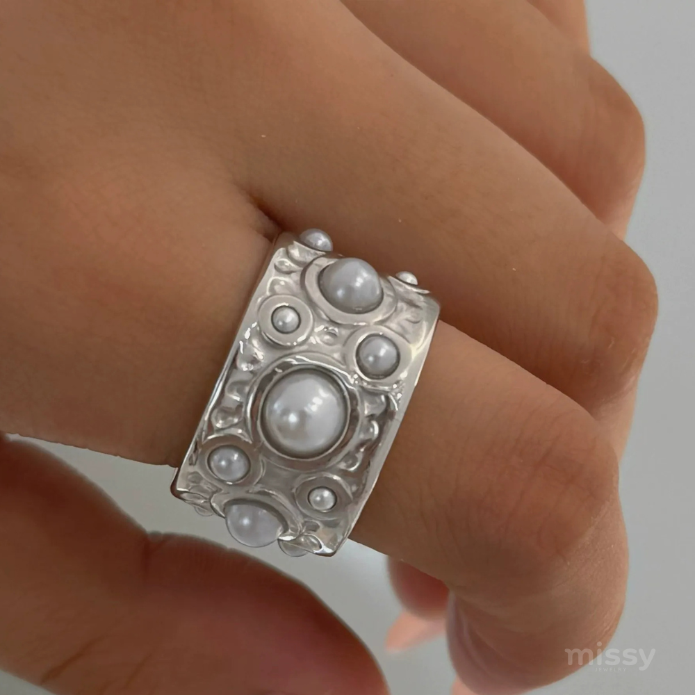 Annelise Statement Ring