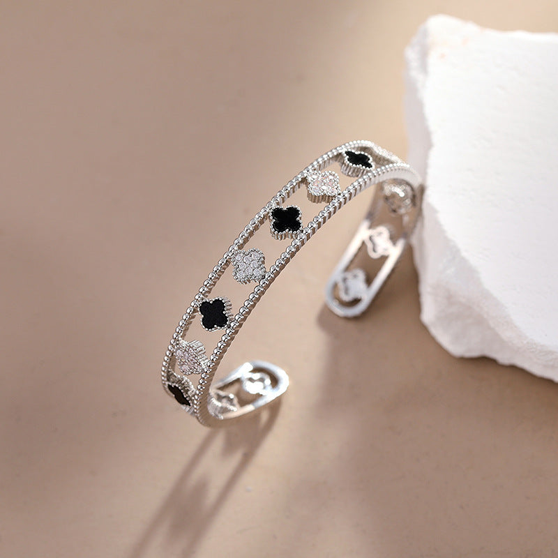 Arianny Sparkling Clover Bracelet