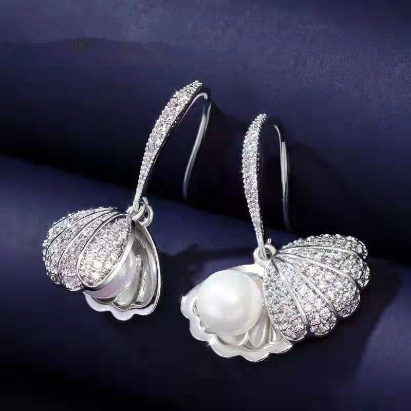 Pearly Shell Mermaid Necklace