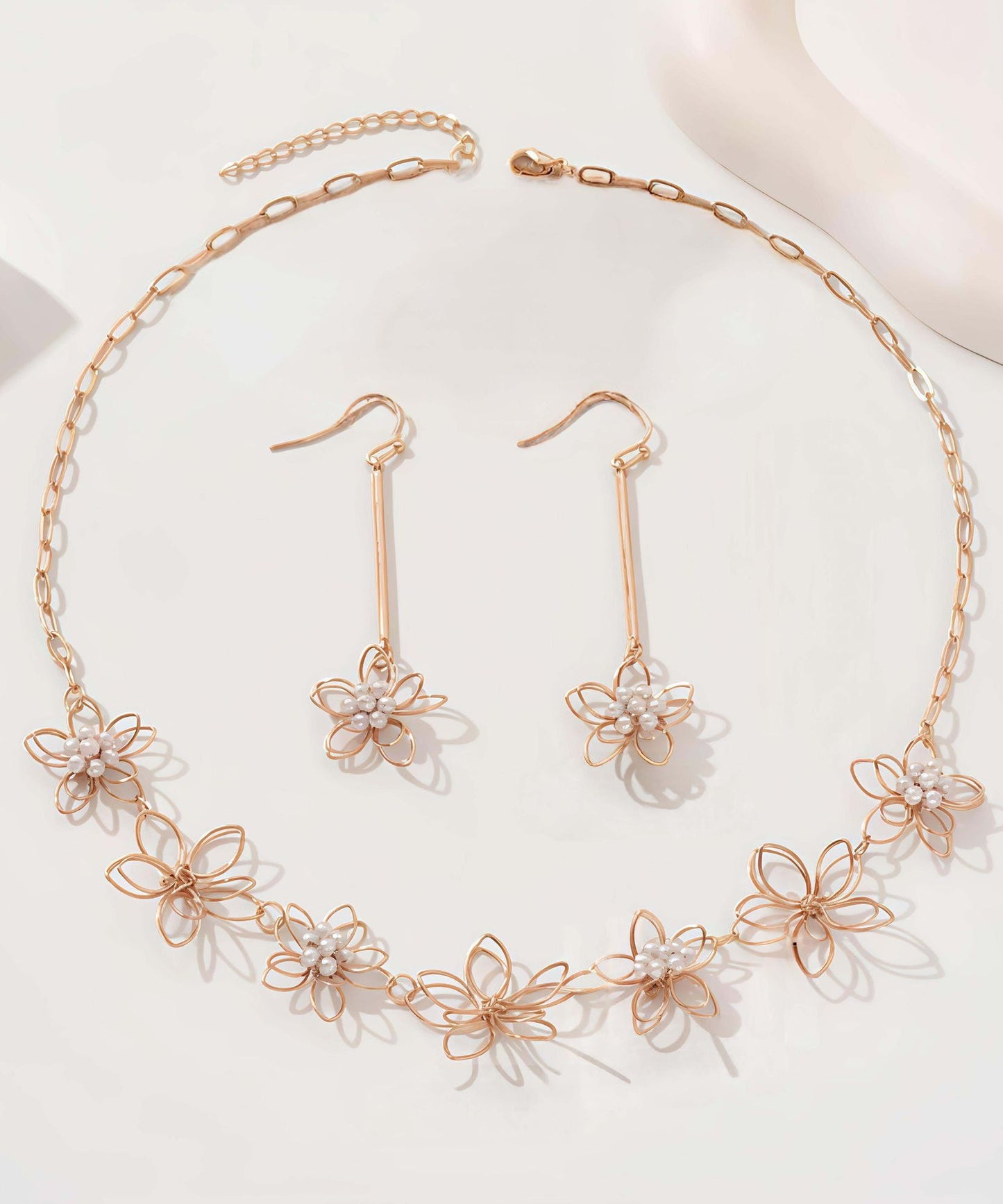 Fine Gold Metal Alloy Hollow Out Lariat Necklace and Drop Earrings Two-piece Set