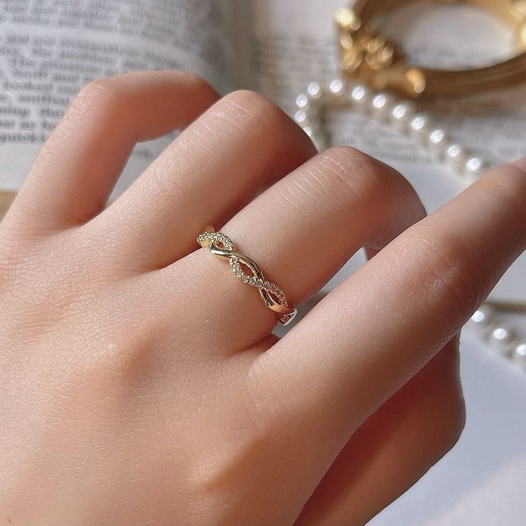 Elaine 9 to 5 Ring