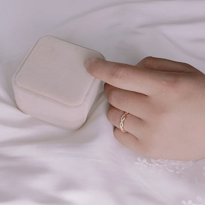 Elaine 9 to 5 Ring