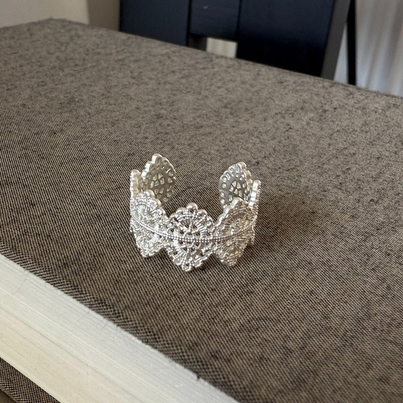 Jermani Delicate Lace Flower Ring