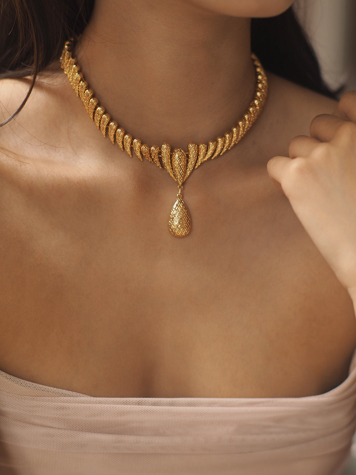 Solene Textured Drop Choker Necklace