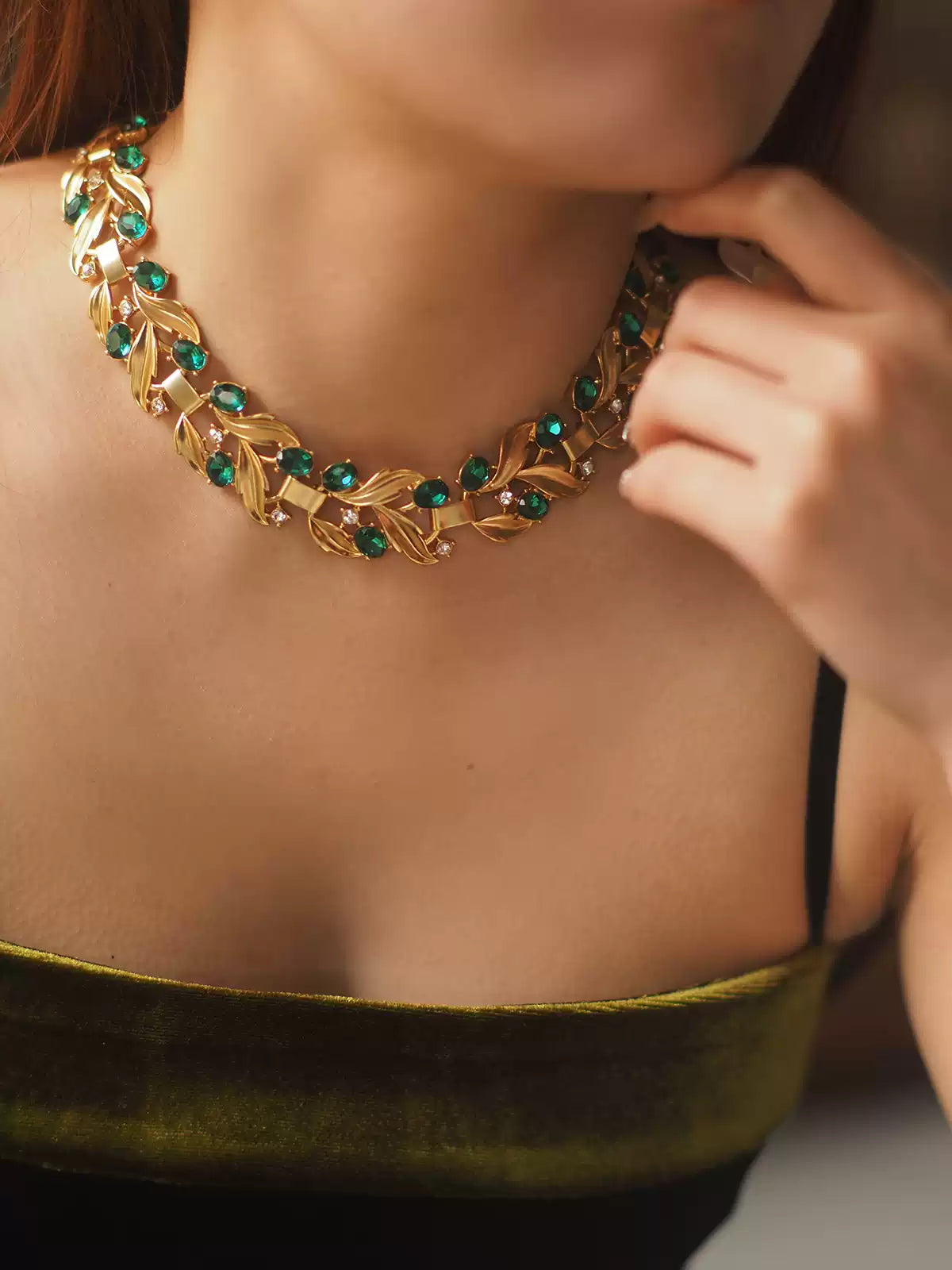 Era Leaf Necklace