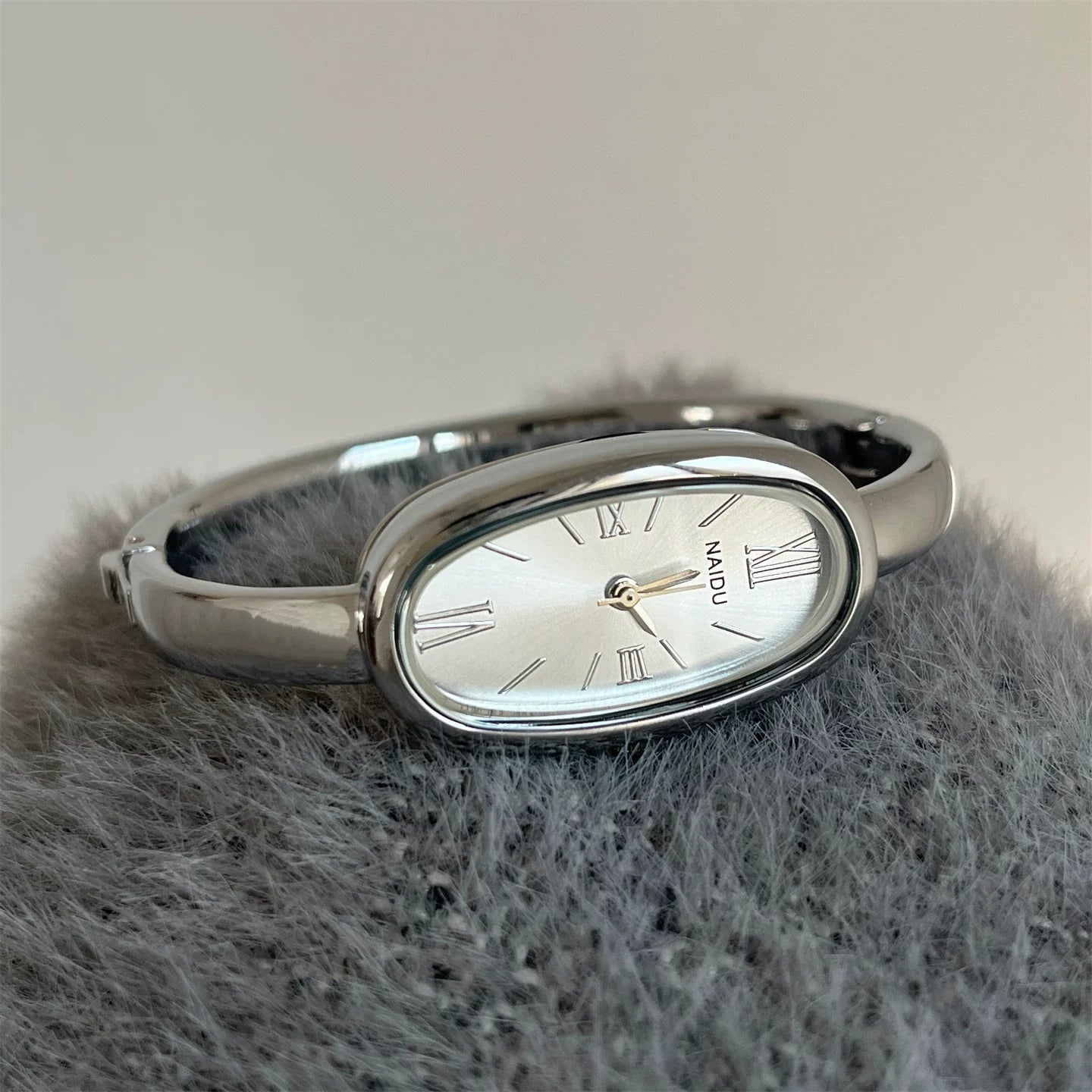 Minimalist Oval Bracelet Watch