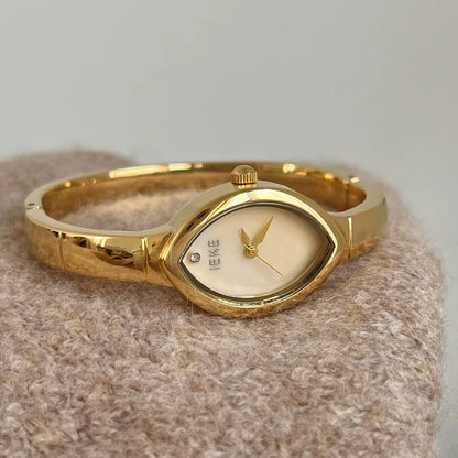 Oval Bracelet Watch With Metal Strap