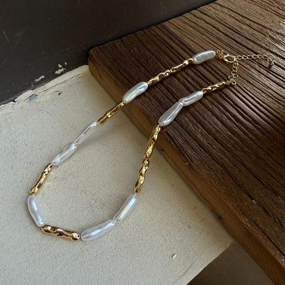 Siyona Sculptural Pearl Necklace