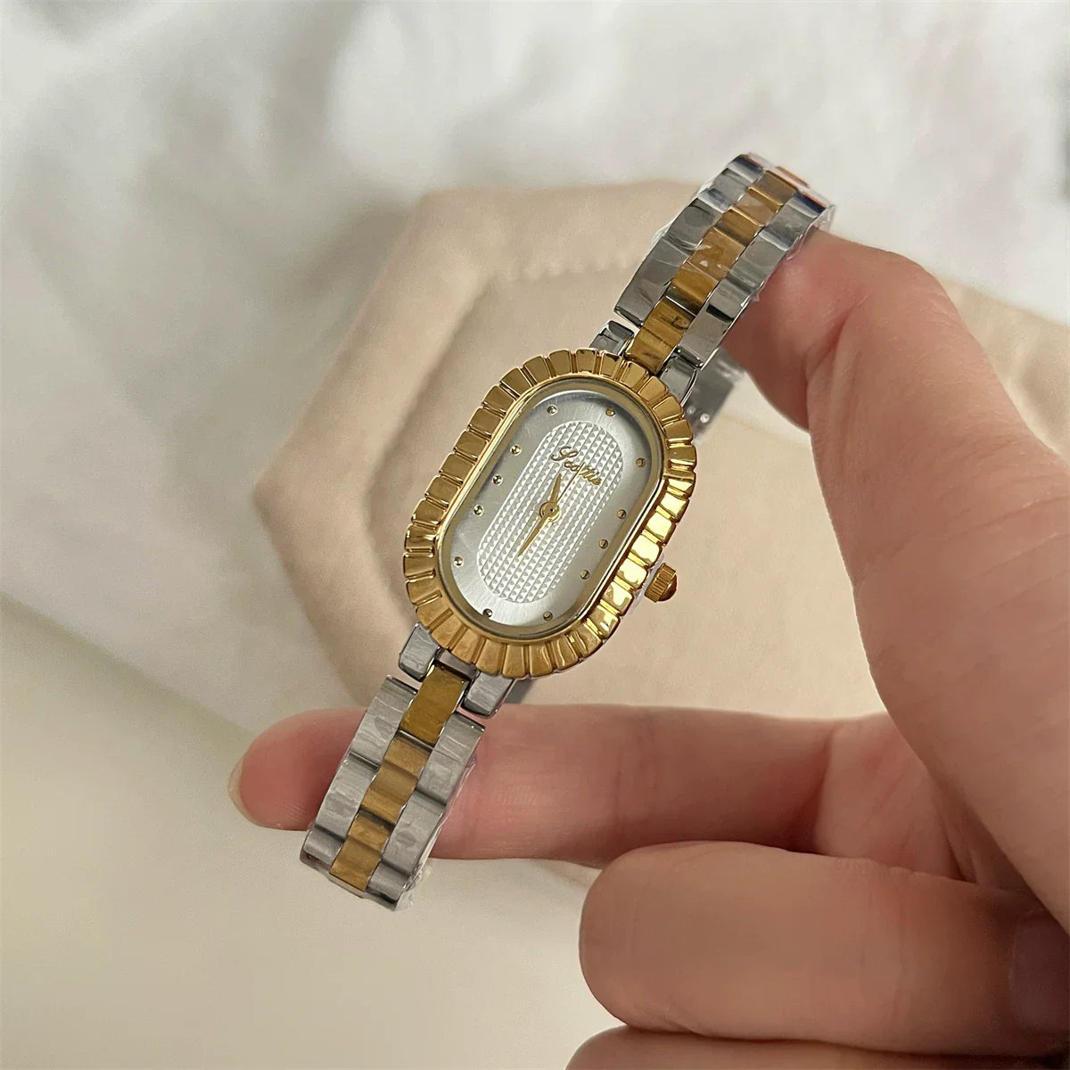 Oval Dial Minimalist Bracelet Watch