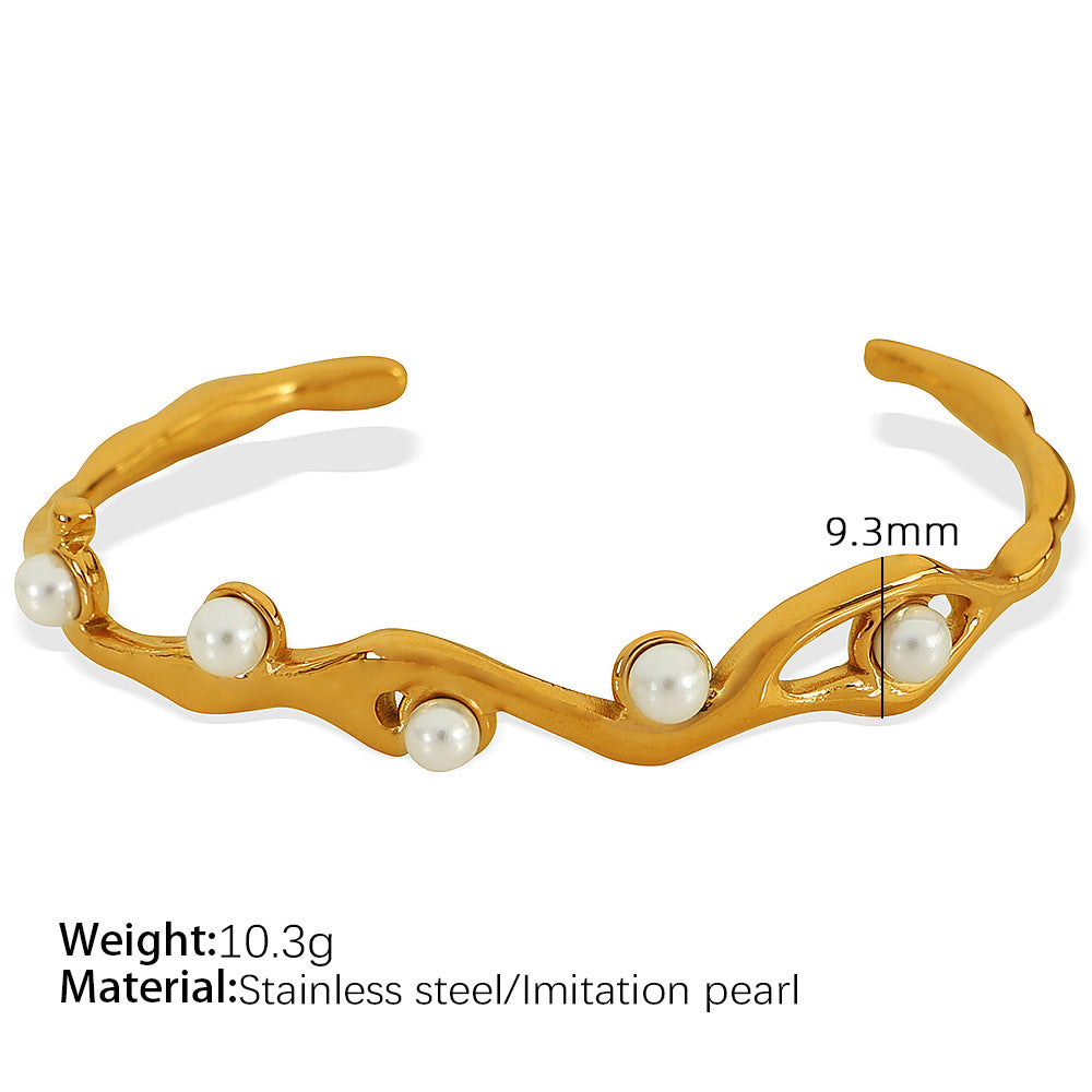 Varnika Bold Stone Cuff
