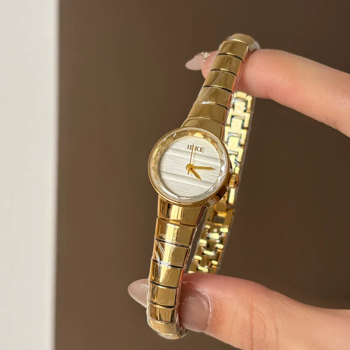 Round Dial Bracelet Watch