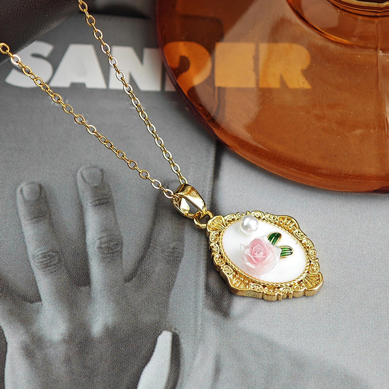 Vihana Retro Pearl Necklace