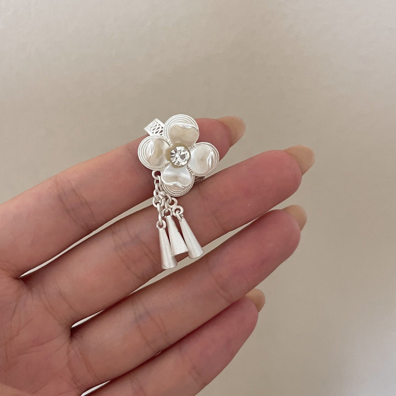 Evyn Pearl Bloom Ring