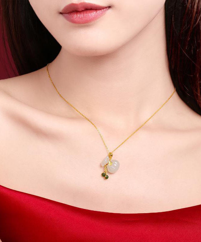Retro White Sterling Silver Inlaid Jade Graphic Pendant Necklace Tw1043