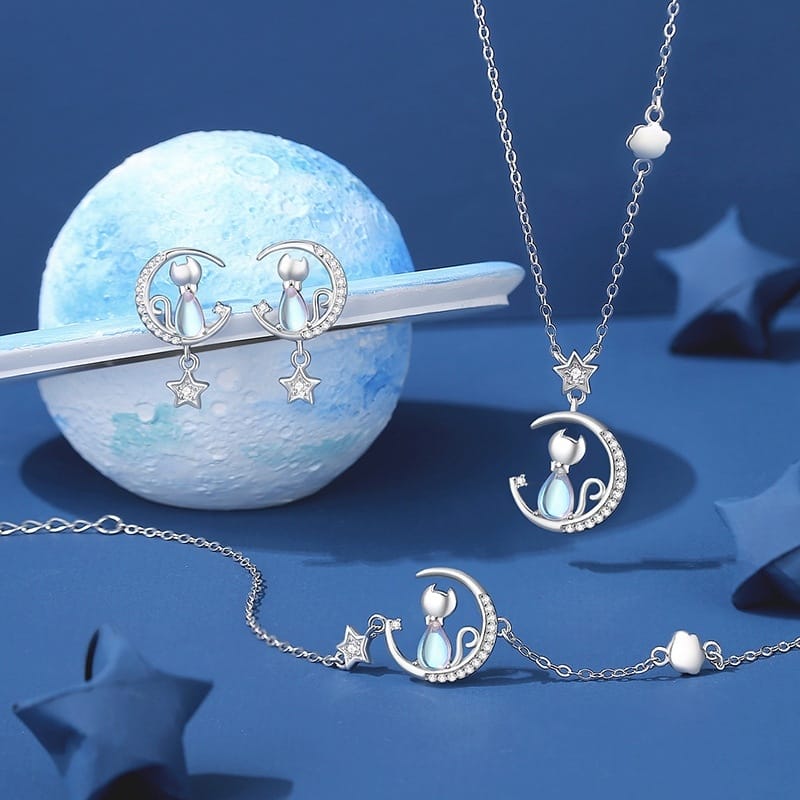 Lunar Familiar���s Starlight Necklace