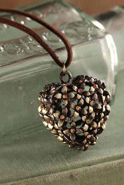 Retro Hollow Out Heart Pendant Necklace
