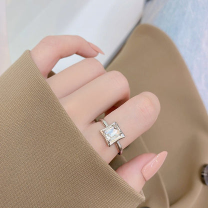[] Crystal Spark Ring