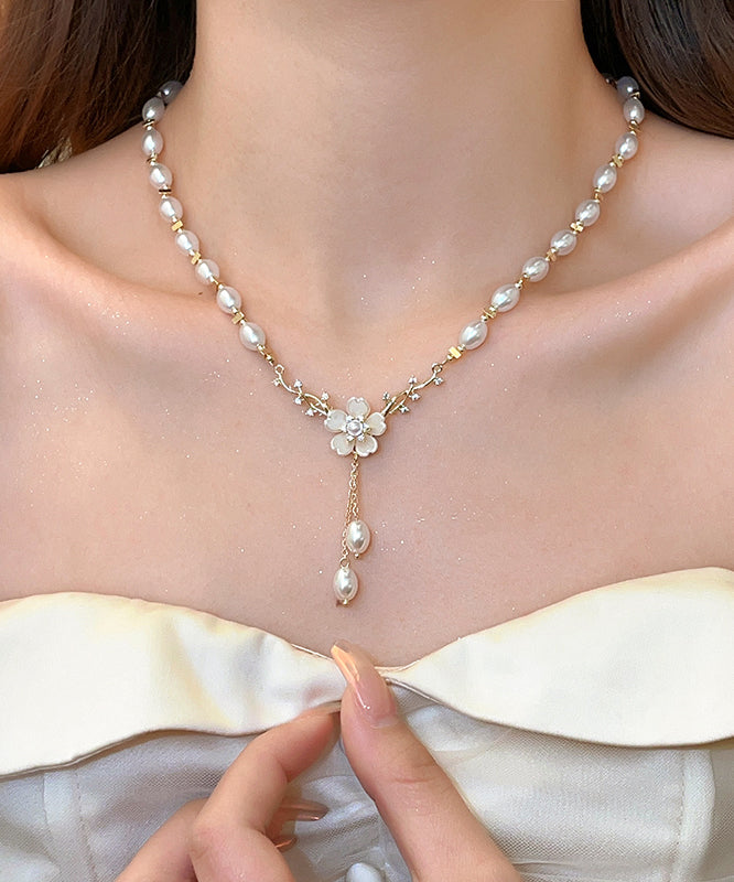 White Copper Alloy Pearl Tassel Pendant Necklace