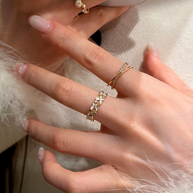 Fluttermist Ring in White