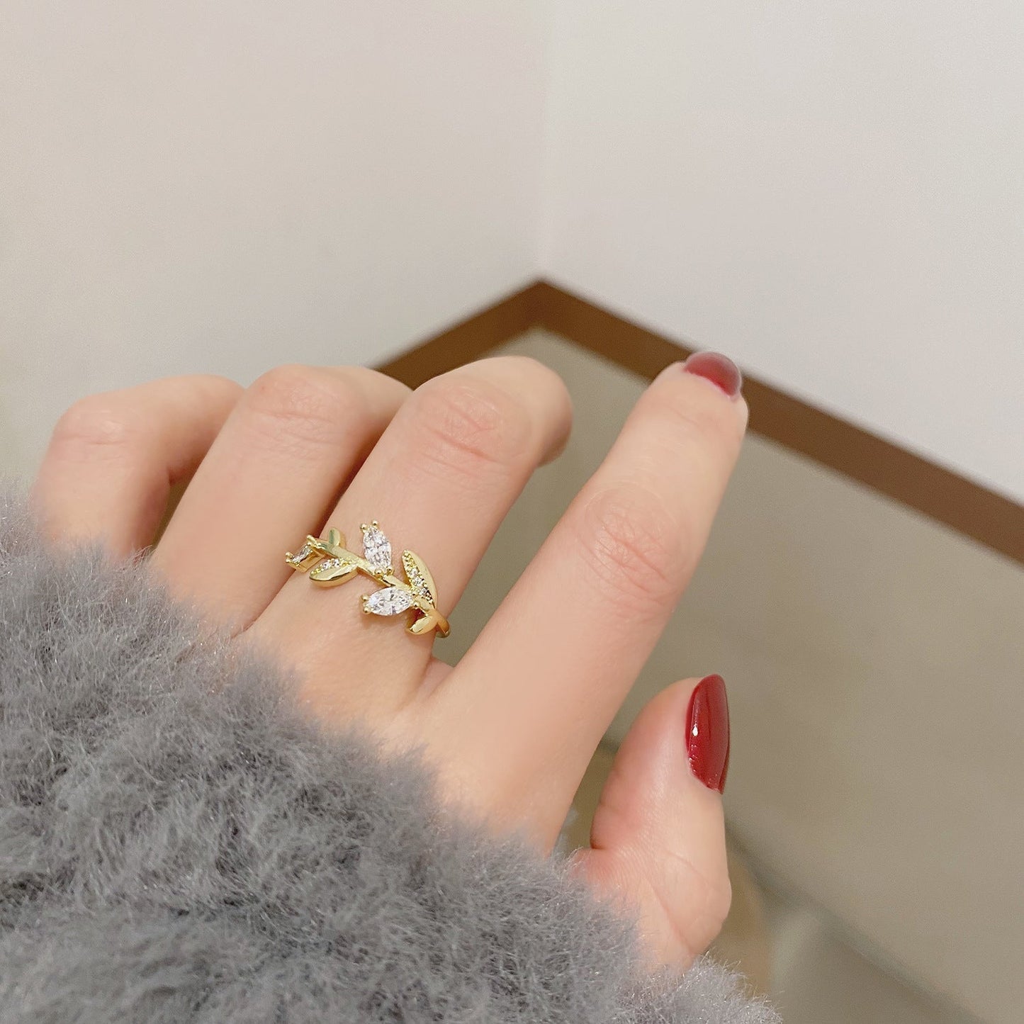 [] Golden Leaves Ring