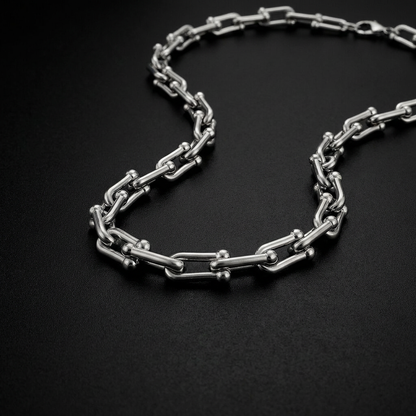 Rebels Clasp Necklace