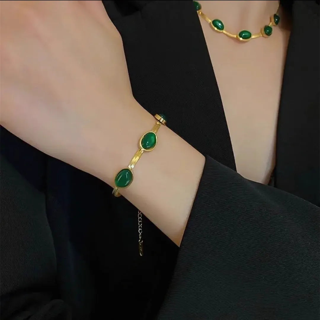 Arlowe Emerald Waterdrop Necklace