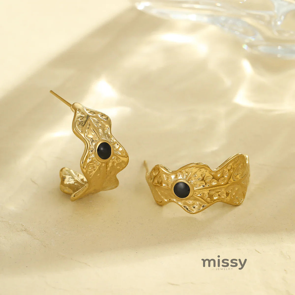 Brynlee Sculpted Hoop Earrings