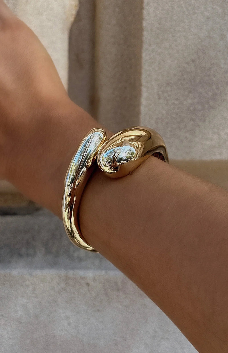 Duaa Teardrop Gold Bangle