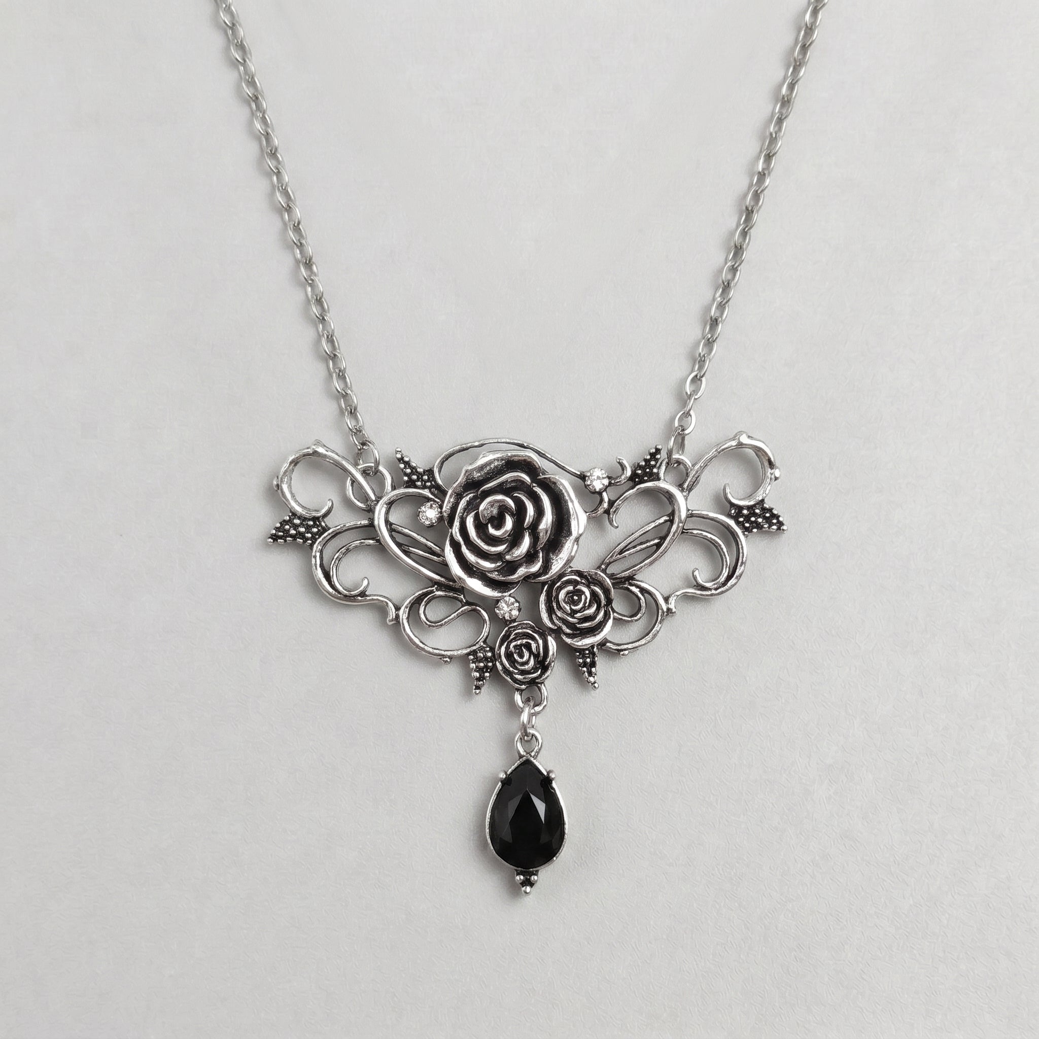 The Victorian Rose Necklace