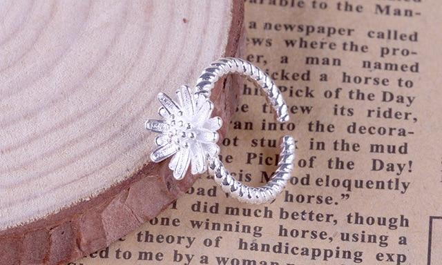 Daisy Flower Ring