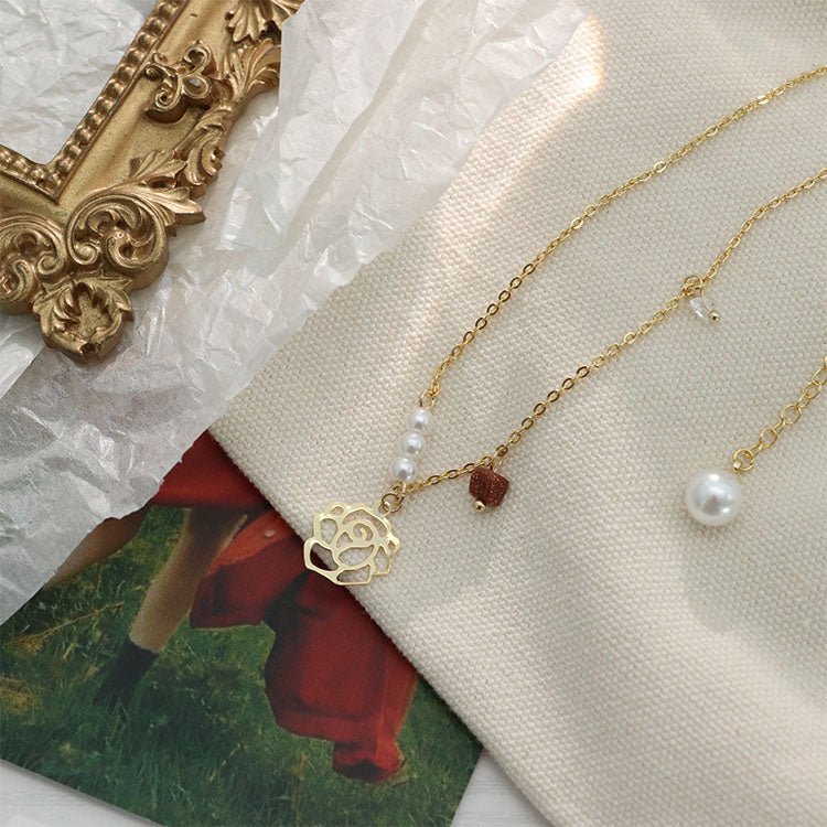 [] Rose Necklace