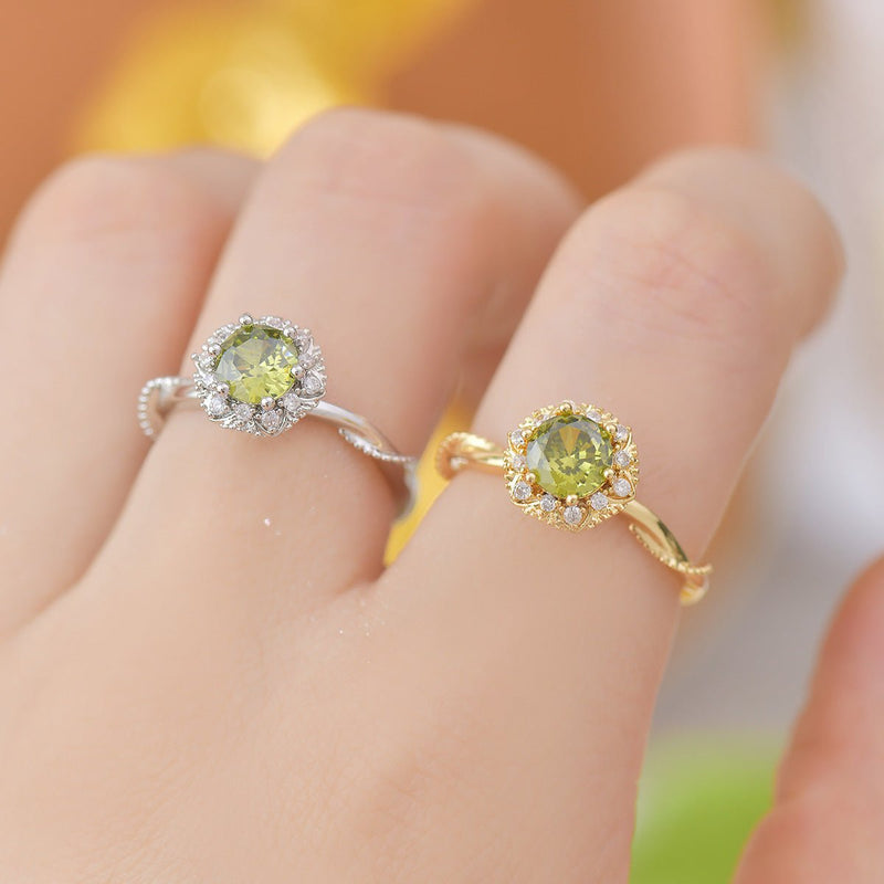 Twist Peridot Ring in Gold