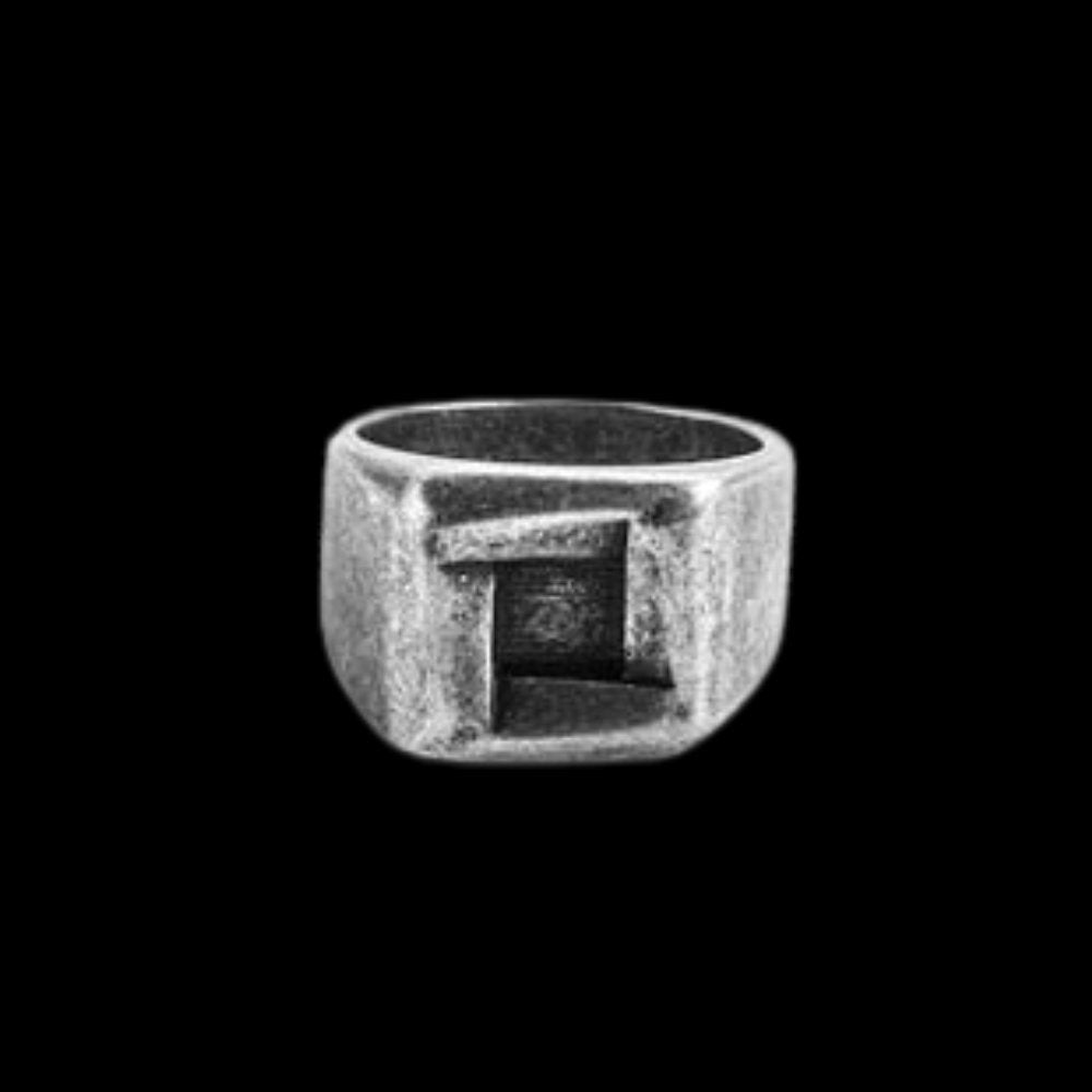 Unique Square Geometric Ring