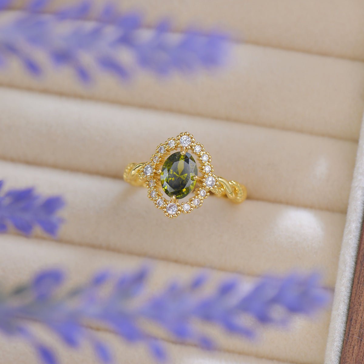 Verde Laurel Ring