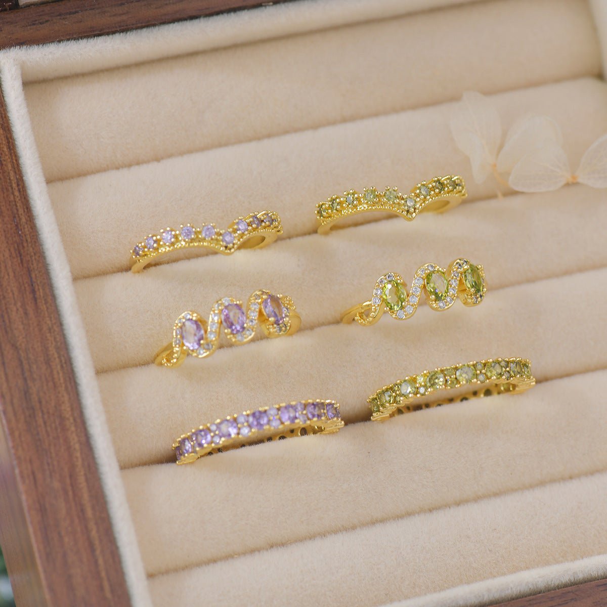 Violet Cécile Ring