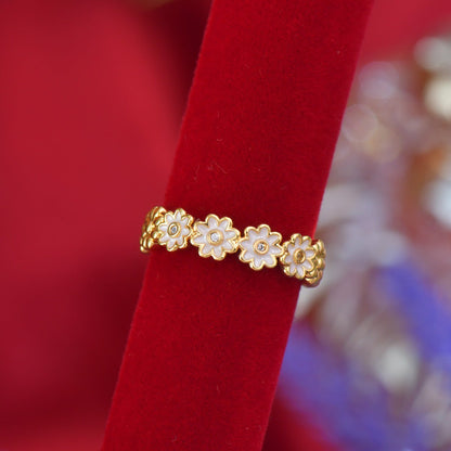 White Daisy Band Ring
